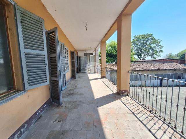 Villetta bifamiliare in vendita di 275 m² in Via Ponte Chiusella, 96