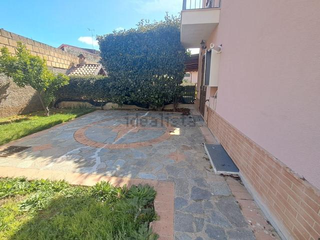 Villetta bifamiliare in vendita di 275 m² in Via Sandro Pertini