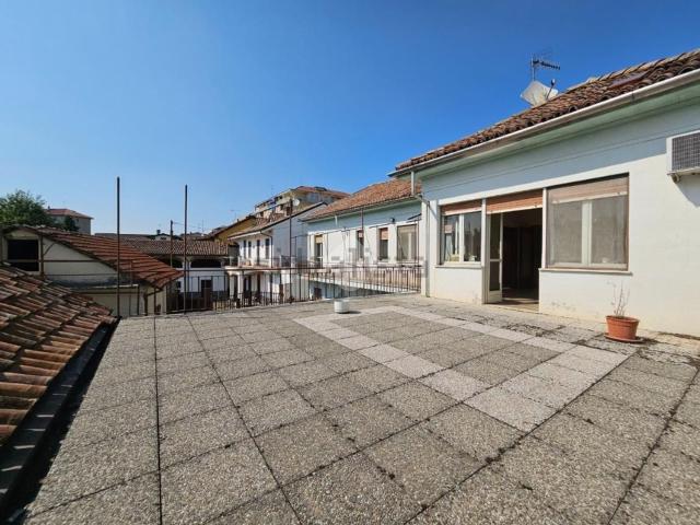 Villetta bifamiliare in vendita di 276 m² in Corso Acqui, 102