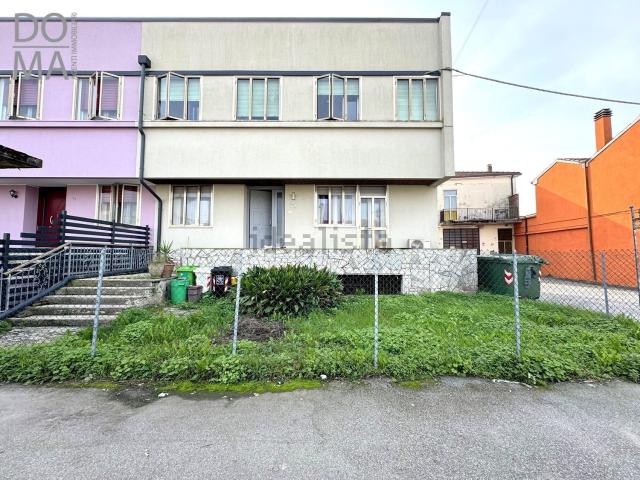 Villetta bifamiliare in vendita di 276 m² in Via Evangelista Groppo