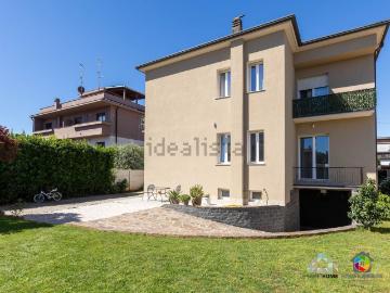 Villetta bifamiliare in vendita di 276 m² in Via IV Novembre