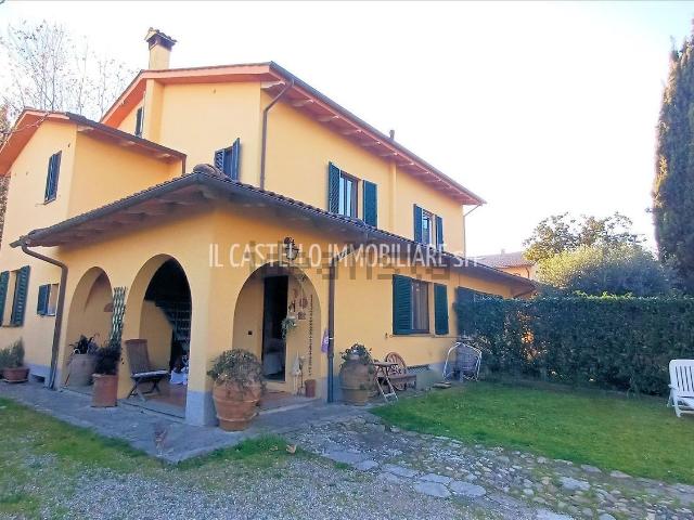 Villetta bifamiliare in vendita di 276 m² in Via Lago Maggiore, 32