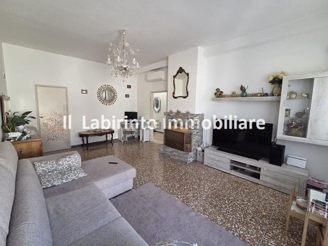 Villetta bifamiliare in vendita di 278 m² in Via IV Novembre