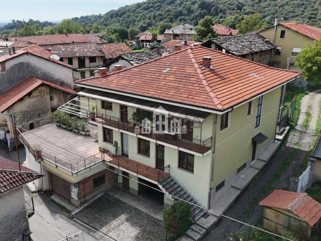 Villetta bifamiliare in vendita di 279 m² in Frazione Macchia, 26