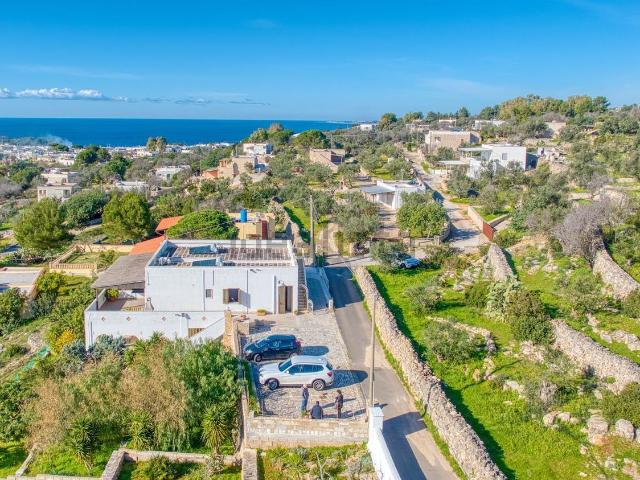 Villetta bifamiliare in vendita di 279 m² in Via Volito II