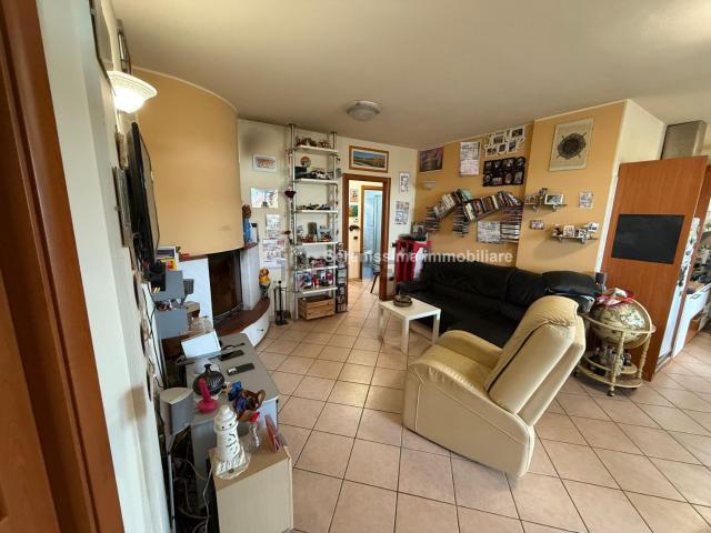 Villetta bifamiliare in vendita di 279 m² in Via Enrico Fermi