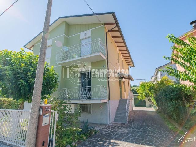 Villetta bifamiliare in vendita di 279 m² in Via Salvatore di Giacomo, 64