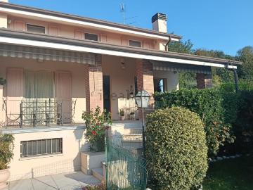 Villetta bifamiliare in vendita di 283 m²
