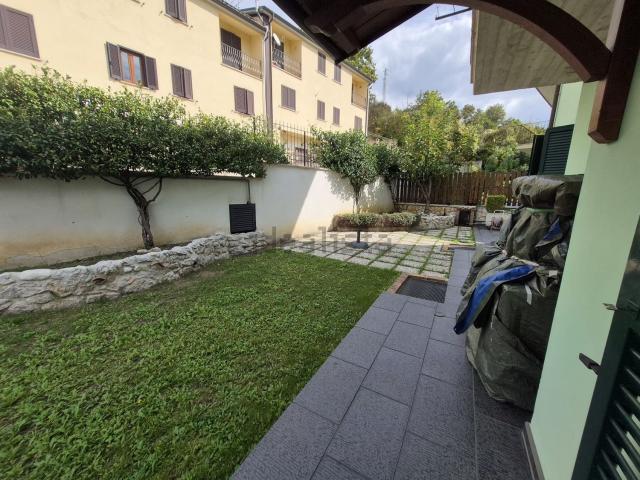 Villetta bifamiliare in vendita di 383 m² in Località le Valli