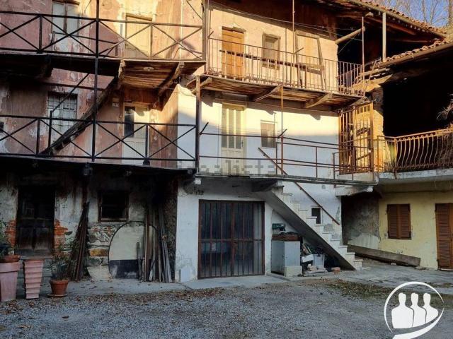 Villetta bifamiliare in vendita di 280 m² in Piazza Giuseppe Faletti, 7