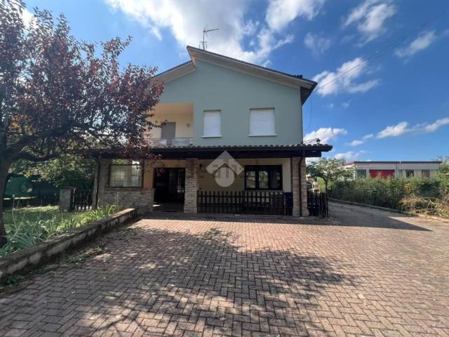 Villetta bifamiliare in vendita di 280 m² in Strada del Bottone, 5