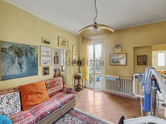 Villetta bifamiliare in vendita di 280 m² in Via Voldomino