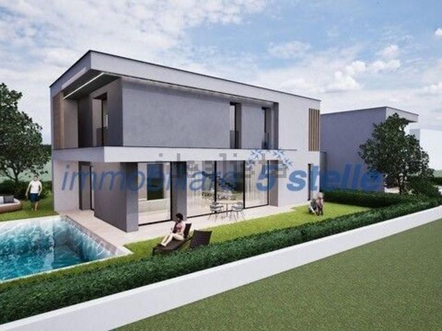 Villetta bifamiliare in vendita di 280 m² in Via Astichello
