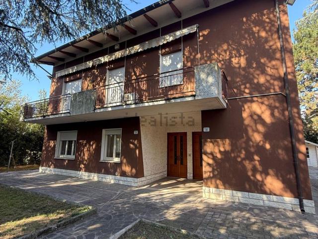 Villetta bifamiliare in vendita di 280 m² in Via Calanca, 28
