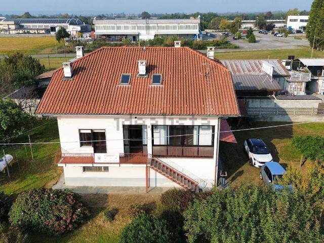 Villetta bifamiliare in vendita di 280 m² in Via Circonvallazione, 1