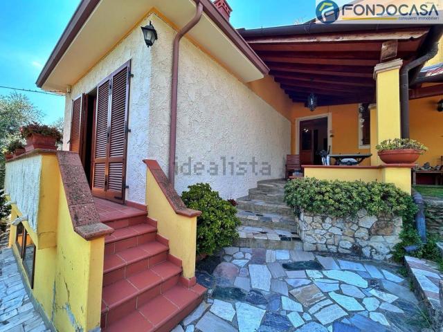 Villetta bifamiliare in vendita di 280 m² in Via del Giardinaccio