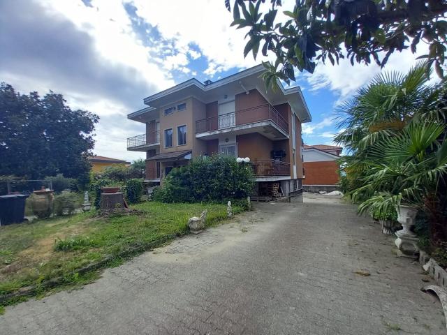 Villetta bifamiliare in vendita di 280 m² in Via del Ponticello, 7