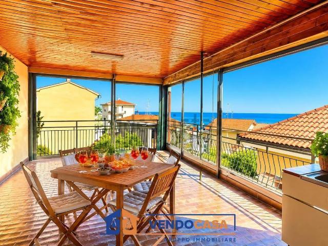 Villetta bifamiliare in vendita di 280 m² in Via della Cornice