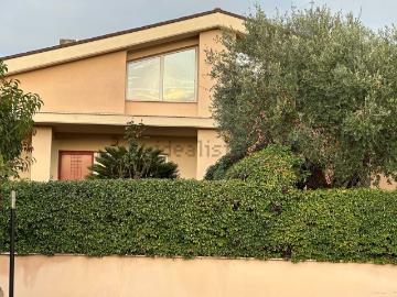 Villetta bifamiliare in vendita di 280 m² in Via di Valle Dodici, 19