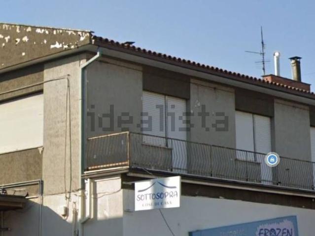 Villetta bifamiliare in vendita di 280 m² in Via Faleriense Est
