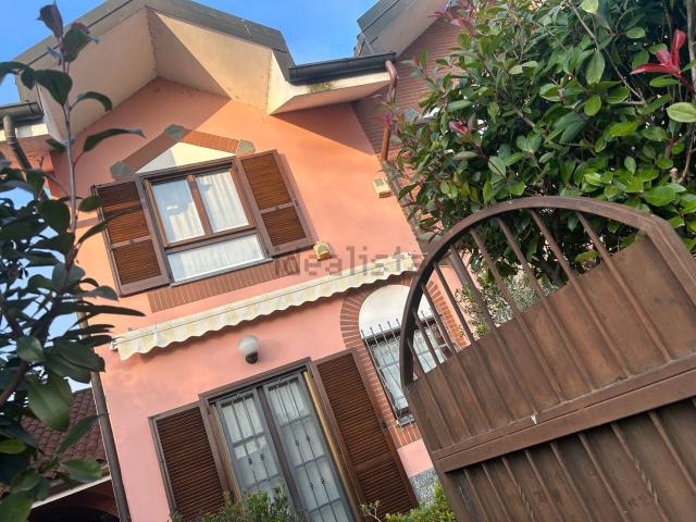Villetta bifamiliare in vendita di 280 m² in Via Giuseppe Garibaldi