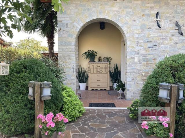 Villetta bifamiliare in vendita di 280 m² in Via Martiri delle Foibe