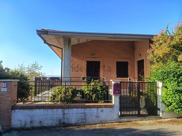 Villetta bifamiliare in vendita di 280 m² in Via Matassa, 24