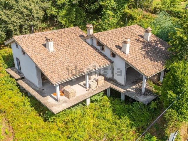 Villetta bifamiliare in vendita di 280 m² in Via Monte Gentile, 15