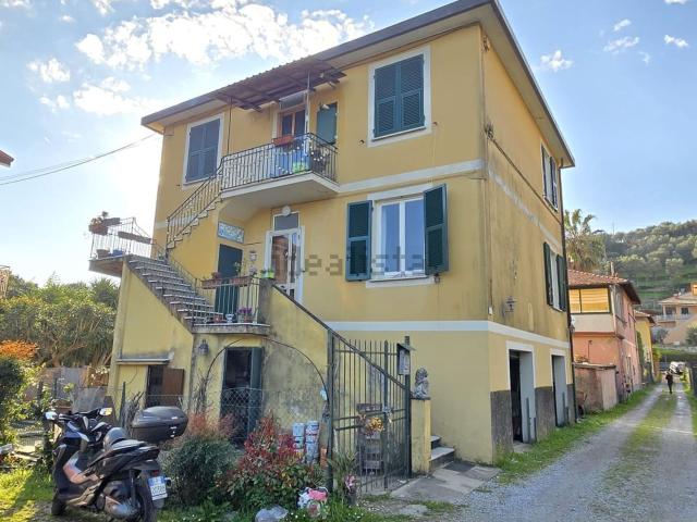 Villetta bifamiliare in vendita di 280 m² in Via Piacenza, 612