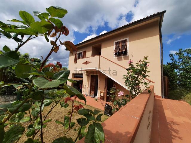 Villetta bifamiliare in vendita di 280 m² in Via Provinciale Monte Vaso, 4