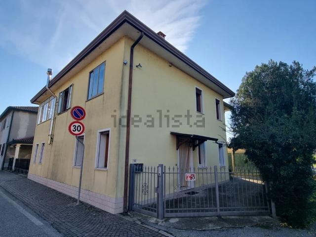 Villetta bifamiliare in vendita di 280 m² in Via Roma