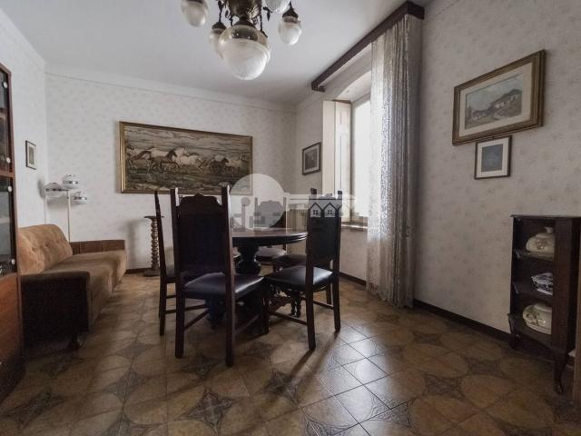 Villetta bifamiliare in vendita di 280 m² in Via Roma, 4