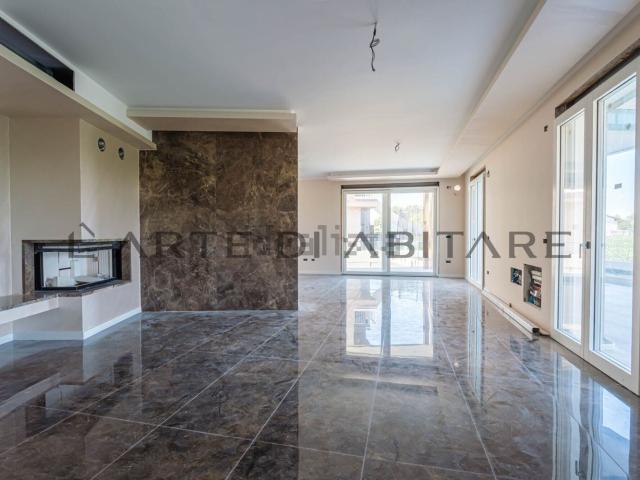 Villetta bifamiliare in vendita di 280 m² in Via Santa Lucia