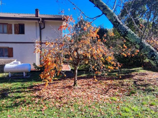 Villetta bifamiliare in vendita di 280 m² in Via Santa Maria