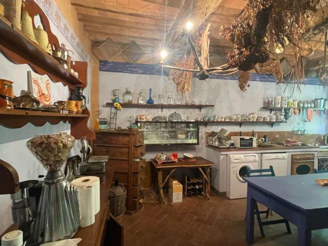 Villetta bifamiliare in vendita di 280 m² in Via Stazzema