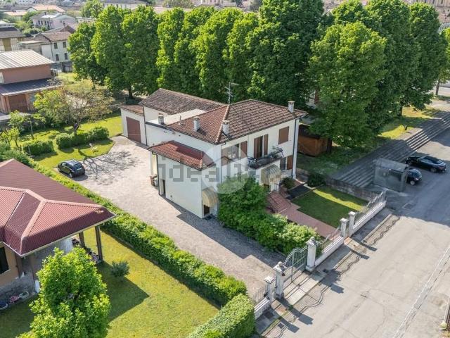 Villetta bifamiliare in vendita di 281 m² in Via San Pietro, 87