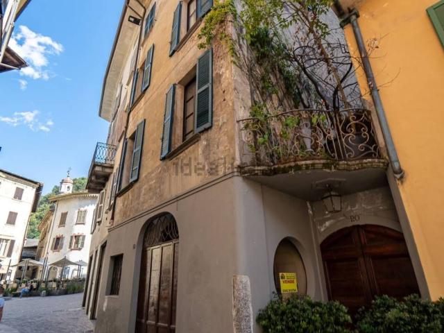 Villetta bifamiliare in vendita di 282 m² in Piazza 3 Novembre