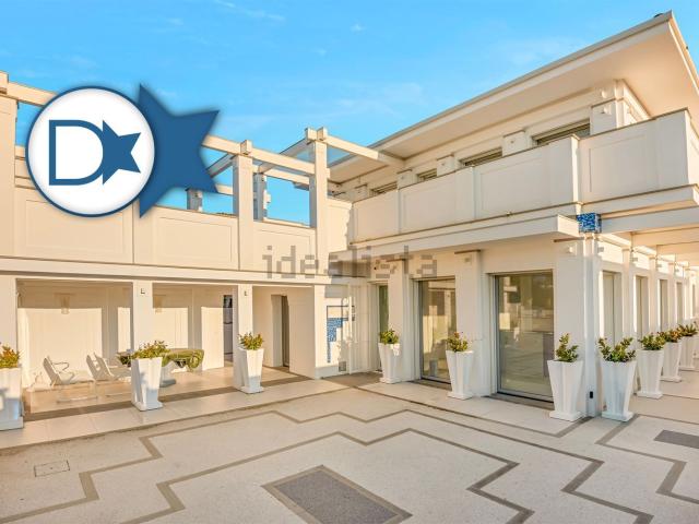 Villetta bifamiliare in vendita di 282 m² in Via Duca degli Abruzzi, 62