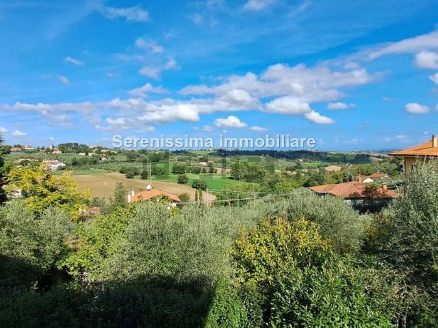 Villetta bifamiliare in vendita di 287 m² in Via Villa Parigi