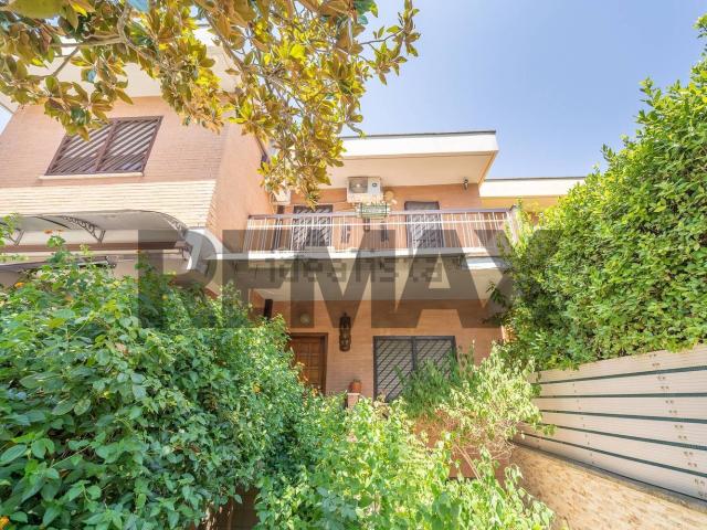 Villetta bifamiliare in vendita di 400 m² in Via dei Verdoni, 43
