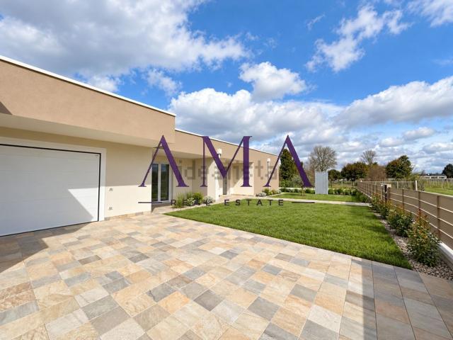 Villetta bifamiliare in vendita di 287 m² in Via Jacopo Facciolati