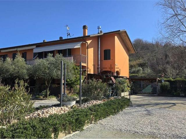 Villetta bifamiliare in vendita di 287 m² in Via Marecchiese, 32