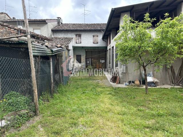 Villetta bifamiliare in vendita di 284 m² in Via Gonzaga