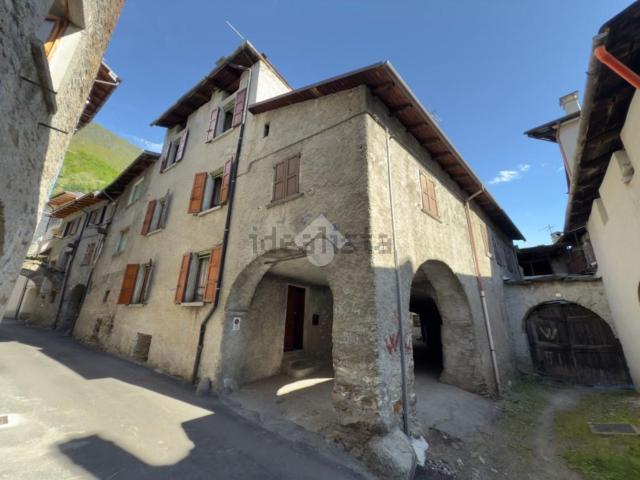 Villetta bifamiliare in vendita di 284 m² in Via Robustelli, 16