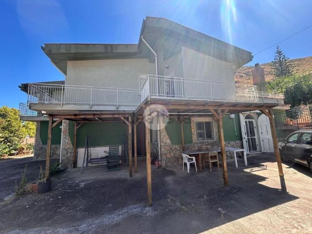 Villetta bifamiliare in vendita di 284 m²