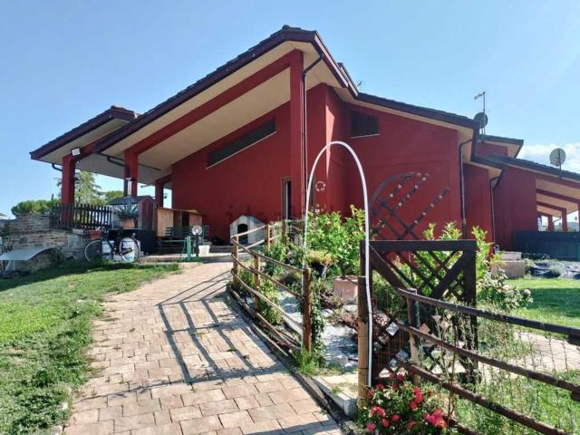 Villetta bifamiliare in vendita di 285 m² in Strada Mugnano Poggio Montorio
