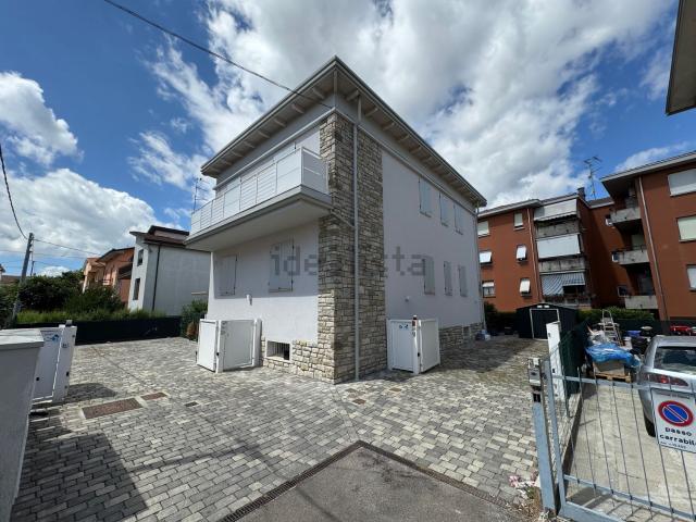 Villetta bifamiliare in vendita di 285 m² in Vicolo Soragna, 28