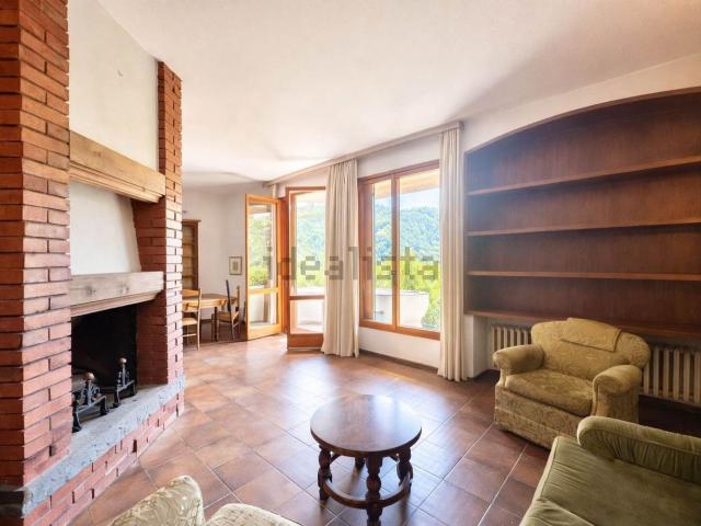 Villetta bifamiliare in vendita di 285 m² in Via Valdoppio, 1