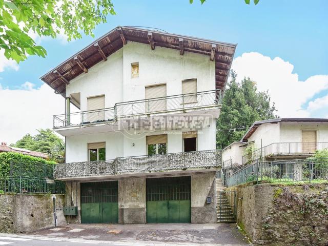 Villetta bifamiliare in vendita di 250 m² in Via Cantù, 3