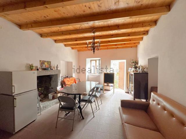 Villetta bifamiliare in vendita di 285 m² in Via Crocedomini, 8